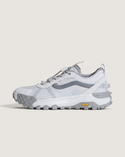 Vá de “Off The Wall” para “Off The Grid” com o Tênis Mte Crosspath Xc Light Gray. Projetado para a exploração diária e pronto para qualquer terreno, o modelo possui um solado Vibram que proporciona aderência e estabilidade incomparáveis. Além disso, o cabedal repelente à água protege você de condições úmidas, com uma entressola UltraCush que proporciona amortecimento macio e conforto o dia todo.
