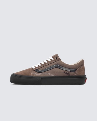 Skate Classics: Ultra Resistência No Interior Para A Prática Do Skate. Completamente Redesenhada Para O Skate Moderno, A Coleção Skate Classics Oferece Mais Do Que Os Skatistas Precisam Para Permitir Evolução Máxima. Com Cabedal De Camurça E Lona, O Tênis Skate Old Skool Taupe Oferece A Aparência Icônica Que Você Deseja, Trazendo Todos Os Benefícios De Desempenho Que Os Skatistas Exigem.
Características Do Produto: 
• Durabilidade Aumentada: Materiais Reforçados Duracap™, Textura Serrilhada Mais Profunda Nos Amortecedores Da Biqueira E Paredes Laterais Mais Altas Proporcionam Aparência Mais Tradicional Com Maior Durabilidade E Proteção; 
• Cabedal Totalmente Redesenhado: Reconstruído Com Um Contraforte Moldado E Tiras Internas Da Lingueta Que Firmam Seu Pé No Lugar E Oferecem Mais Controle Da Prancha; 
• Aderência Lendária: O Novo Composto De Borracha De Goma Sickstick™ É A Borracha Mais Aderente Até Agora; 
• Amortecimento Popcush: O Melhor Amortecimento E Proteção Contra Impactos. As Palmilhas Popcush™ Com Retorno De Energia Protegem Seus Pés Enquanto Ajudam A Reduzir O Cansaço Das Pernas Em Sessões De Skate Mais Longas; 
• Estilo Icônico: Uma Mistura De Camurça E Lona De 280G Foi Usada No Cabedal, Mantendo A Estética Do Old Skool™ Original.