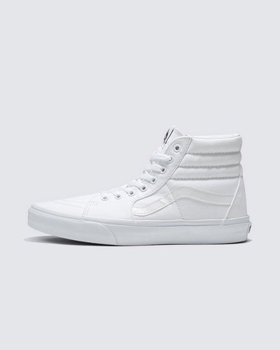 O Sk8-Hi, originalmente chamado de Style #38, foi apresentado em 1978 como o primeiro tênis de cano alto para a prática do skate. Apresentando um inovador colarinho alto acolchoado para suporte no tornozelo e uma biqueira reforçada, foi o segundo tênis a apresentar a icônica sidestripe da Vans ao mesmo tempo que trouxe um visual totalmente novo para a família Vans. Foi e ainda é um emblema da cultura “Off The Wall”. Em homenagem ao primeiro cano alto lendário, o Tênis Sk8-Hi True White é construído com lona e tecido sintético resistentes em uma variedade de cores clássicas e inesperadas. Este tênis com cadarço também vem equipado com solas de borracha waffle exclusivas para maior aderência no dia a dia.