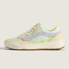 Aventura pronta. Em qualquer lugar, a qualquer hora

A vida raramente corre como planeado, mas o UltraRange 2.0 SE responde com estilo e desempenho que nunca param. Projetado para versatilidade, este sapato apresenta uma mistura de camurça premium, couro e tecido PET reciclado para um visual que transita facilmente entre as ruas da cidade e trilhas acidentadas. Os detalhes sem costura Rapidweld e a trava no calcanhar mantêm o ajuste seguro, enquanto a entressola UltraCush Lite amortece cada passo. Coberto com uma sola waffle reversa para maior aderência, este sapato foi construído para mantê-lo confortável quando a viagem toma um rumo inesperado.