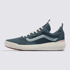 Máximo conforto e aliado de todas as rotinas. Esteja sempre pronto para o inesperado com o Tênis Ultrarange Exo Mte Exo Teal. Com um solado co-moldado construído em padrão tratorado em waffle - exclusividade Vans - ele maximiza a cobertura, aderência e durabilidade da borracha. A nova entressola UltraCush™ Lite traz conforto e leveza para o calce. O modelo de cano baixo possui cabedal com inspiração na silhueta do icônico Old Skool - em camurça, tecido e sintético verde - totalmente respirável, com biqueira e antepé de borracha renovado, deixando o calce no ajuste ideal. O Exo Skeleton fornece apoio integrado nos dedos e na parede lateral medial, com uma trava de calcanhar para um ajuste seguro. No calcanhar e lingueta, traz puxadores, facilitando o calce. O tradicional skate “Vans Off The Wall” é aplicado na heeltab do calcanhar. Traz etiqueta Vans aplicada na lateral do tênis, enquanto a assinatura “Vans Ultrarange” é aplicada na lingueta. Conforto e estilo dentro e fora das pistas.