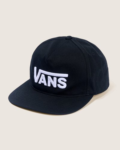 O Boné Drop V Logo Snapback Black mantém o estilo clássico com estrutura média e aba levemente curvada. O painel frontal apresenta bordado direto Vans, complementado por um formato de cinco painéis e construção em algodão.