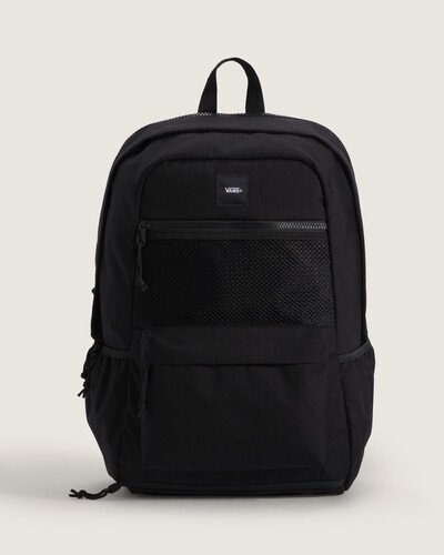 A Bolsa Divert Black aposta em organização e construção resistente com tecido externo em náilon com revestimento de poliuretano e forro em poliéster. Capacidade de 27 litros, compartimento para laptop que acomoda a maioria dos modelos de 15 polegadas, bolso elástico para garrafa, bolso frontal em mesh e compartimento para calçado. Alças ergonômicas e acolchoadas e painel traseiro em mesh waffle garantem conforto e suporte com a atitude VANS