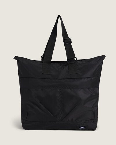 Seja para viagens ou para a prática de esportes radicais. Para todas as rotinas, a Mochila Daily Backpack Black é grande e resistente o suficiente para carregar todos os seus itens essenciais. Apresentando um fecho superior com zíper, bolsos externos grandes, o modelo possui bolso interno para acomodar notebook e demais eletrônicos com segurança. Com alças fáceis de transportar, o toque de estilo fica por conta da estampa em checkerboard por toda a peça. Traz aplicação de etiqueta tecida Vans na parte inferior da capa frontal.