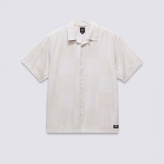 Arrase com a icônica estampa em checkerboard em um tom totalmente novo e irreverente. A Camisa Kessler Checkerboard Ss Woven Lx White Marshmallow possui fecho frontal por botão, com gola de algodão arejada. O modelo traz um ajuste mais largo para maior conforto e mobilidade. Um bolso costurado na altura do peito, no lado esquerdo, complementa o estilo, combinando com todos os seus clássicos Vans.