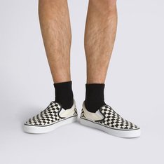 Combine os seus tênis com o pack de meias que carrega o Lifestyle Vans por onde você for. O pack possui três pares de meias que agrega estilo com a autenticidade “Off The Wall” da Vans e um toque de ousadia, para todas as suas produções. O modelo de meia canoa, com detalhes franzidos, possui estampa exclusiva em jacquard e assinatura Vans em “Drop-V” no solado.