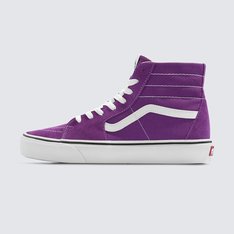 O Sk8-Hi impactou ao ser o primeiro tênis de cano alto para skate a entrar em cena. Com um toque "Off The Wall", o lendário tênis de cano alto da Vans é considerado um divisor de águas desde o seu lançamento em 1978. O Tênis Sk8-Hi Tapered Willowherb apresenta cabedal em camurça e lona resistente. Com fechamento por amarração, ele apresenta os cadarços e a icônica sidestripe Vans nas laterais. O tênis possui o cabedal acolchoado com biqueiras reforçadas, proporcionando mais conforto e firmeza a cada passo. Apresenta heeltab do skate tradicional com inscrição Vans em “Drop V” e “Off The Wall” aplicada no calcanhar, com etiqueta tecida “Vans Off The Wall” aplicada na lingueta. A entressola ameniza o impacto e a palmilha se molda adequadamente aos pés. Com solado em borracha vulcanizada em formato waffle - exclusividade Vans - com função antiderrapante, proporcionando maior aderência ao caminhar. Estilo e conforto para todos os momentos, seja dentro ou fora das pistas.