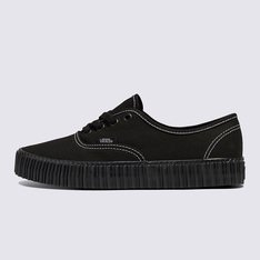 Uma adaptação inspirada no Creeper, um tênis que deu início a tudo. Com inspiração na era grunge dos anos 90, o Tênis Authentic Creeper Grunge Core Black traz como base a história dos tênis clássicos da Vans, combinando a sua icónica parte superior em lona com as paredes laterais espessas e texturizadas de uma trepadeira tradicional. Juntamente com o seu design clássico de cano baixo e a icónica sola de borracha waffle, o modelo oferece um visual único, homenageando o estilo grunge que define tendências.
