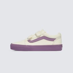 Feito especialmente para proporcionar o calce seguro e confortável dos pequenos, o Tênis Old Skool Lavender Mist Infantil homenageia o icônico tênis com Sidestripe™, substituindo os cadarços tradicionais por fechos duplos de velcro. Com cabedal durável de camurça e lona branca com detalhe contrastante em roxo na sidestripe e na sola de goma, este modelo de cano baixo proporciona um ajuste fácil e seguro, mantendo o conforto dos pequenos durante todo o dia. O tênis apresenta biqueiras reforçadas, colarinhos acolchoados de suporte e sola de borracha waffle exclusiva Vans.
