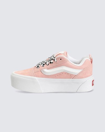 Um estilo “volumoso” típico dos anos 90 com plataforma robusta no solado. O Tênis Knu Stack Light Pink é a interpretação moderna de uma silhueta clássica dos anos 90, elevando o conceito a outro nível. Com o dobro de altura, lingueta volumosa e sidestripe moldada em 3D, este tênis marcante apresenta estilo com detalhes dramáticos que mesclam um ícone do passado com as tendências ousadas do presente.