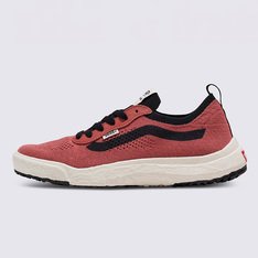 Conheça o UltraRange VR3, um favorito inspirado em aventuras que foi repensado, reengenheirado e reconstruído com sustentabilidade em mente. Isso inclui uma construção leve, uma entressola moldada, uma sola de borracha e um cabedal respirável. O UltraRange VR3 é a manifestação de uma ideia: que não é para onde estamos indo, mas sim como chegamos lá