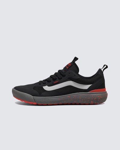 Máximo conforto e aliado de todas as rotinas. Esteja sempre pronto para o inesperado com o Tênis Ultrarange Exo Mte Gray Red. Com um solado co-moldado construído em padrão tratorado em waffle - exclusividade Vans - ele maximiza a cobertura, aderência e durabilidade da borracha. A nova entressola UltraCush™ Lite traz conforto e leveza para o calce. O modelo de cano baixo possui cabedal com inspiração na silhueta do icônico Old Skool - em camurça, tecido e sintético cinza - totalmente respirável, com biqueira e antepé de borracha renovado, deixando o calce no ajuste ideal. O Exo Skeleton fornece apoio integrado nos dedos e na parede lateral medial, com uma trava de calcanhar para um ajuste seguro. No calcanhar e lingueta, traz puxadores, facilitando o calce. O tradicional skate “Vans Off The Wall” é aplicado na heeltab do calcanhar. Traz etiqueta Vans aplicada na lateral do tênis, enquanto a assinatura “Vans Ultrarange” é aplicada na lingueta. Conforto e estilo dentro e fora das pistas.
