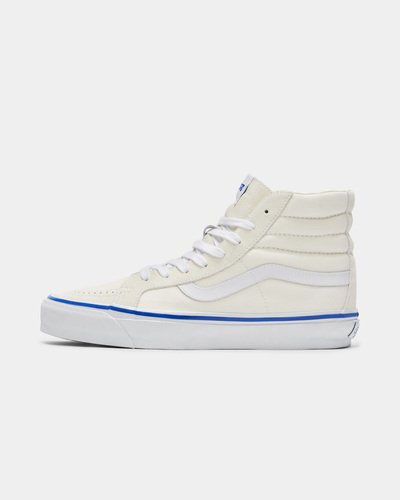 Vans Skate Classics: completamente redesenhado para o skate moderno, a coleção Skate Classics oferece mais do que os skatistas precisam para permitir a progressão máxima. Feito com cabedal clássico de camurça e lona, ??o Tênis Sk8-Hi Vault Og Lx Off White possui o visual icônico que você deseja, ao mesmo tempo em que traz todos os benefícios de desempenho que os skatistas exigem.