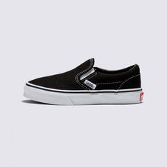 Com a lendária silhueta sem cadarços, o Tênis Slip-On Black True White Infantil traz a inspiração do clássico Slip-On Vans, com os pequenos em mente. Ao adicionar elásticos laterais e puxadores no calcanhar a este estilo icônico sem cadarços, o modelo proporciona melhor ajuste para os pés dos pequenos, tornando o calce ainda mais simples. Com cabedal discreto em lona preto, o tênis também apresenta colarinhos acolchoados de suporte, detalhes elásticos nas laterais e sola de borracha waffle exclusiva Vans. Com aplicação de etiqueta Vans na lateral, traz a heeltab do skate tradicional, com assinatura Vans em “Drop V” e inscrição “Off The Wall” - aplicada no calcanhar. Para os pequenos curtirem todas as aventuras sem se preocupar com mais nada.