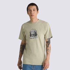 Tradição e originalidade estão presentes na cultura Vans. A Camiseta Digital Repair Ss Nostalgic Digital Elm é um clássico Vans. Na cor verde, de manga curta, ela é confeccionada em tecido 100% algodão. Traz estampa descontraída de um computador em chamas, com assinatura Vans colorida, centralizada na altura do peito, em silk à base d’água. Com gola redonda, traz etiqueta tecida Vans aplicada na manga. Autenticidade Vans para todos os momentos.