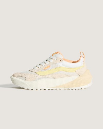 <p>O Tênis Ultrarange Neo 2.0 Creme Brulee Yellow&nbsp; chega como continuação da família UltraRange, criada para oferecer conforto em longas jornadas e reforçando o legado VANS. Cabedal em couro com bico redondo, construção cold cement garante resistência e construção sólida. Entrega sensação acolchoada, suporte e flexibilidade, com detalhes que priorizam conforto funcional.</p>