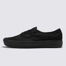 Quando os clássicos se unem ao conforto

A Vans renovou a silhueta clássica do Authentic  introduzindo a tecnologia ComfyCush: uma sola mais macia e acolchoada que oferece ao ComfyCush Authentic um ajuste sem igual que faz com que pareça que estamos andando nas nuvens. 

Apresentando uma construção co-moldada de espuma e borracha para a combinação perfeita de conforto e aderência, com o Classic ComfyCush Authentic é possível se sentir confortável o tempo todo, mantendo a estética atemporal do nosso calçado original com cadarço. Esse visual tradicional também é equipado com solas de borracha que proporcionam durabilidade e tração, interiores simplificados de peça única com maior suporte no arco e forro com material que absorvente a umidade em todo o interior do calçado. 

Junto com o cabedal de lona de 170g que se concentra na estabilização da lingueta, o ComfyCush Authentic confere um toque retrô aos estilos esportivos da Vans do início dos anos 1990 e oferece uma experiência em que o conforto é vital.

• Construído  com uma peça única para oferecer um ajuste confortável
• Espuma ComfyCush da Vans que oferece mais conforto
• Maior suporte no arco
• Solas de borracha que oferecem maior durabilidade e tração
• Cabedais de lona de 170g com foco na estabilização da lingueta
• Forro com materiais que absorvem a umidade