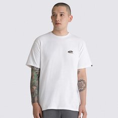 Clássico Vans é atemporal. Autenticidade “Off The Wall” na essência. Um visual tradicional que nunca sai de moda. A Camiseta Ss White é icônica e não passa despercebida. De silhueta clássica com corte mais ajustado ao corpo, a camiseta masculina de manga curta Vans é confeccionada em algodão fio 20.1. Apresenta estampa frontal icônica com assinatura Vans com o skate e inscrição “Off The Wall” na altura do peito, no lado esquerdo, em silk à base d’água. Perfeita para todos os momentos.