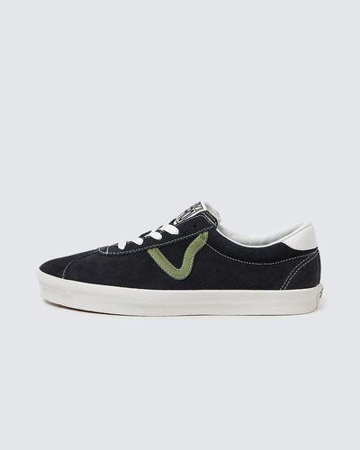 Inspirado nos clássicos da Vans, o Sport Low é uma interpretação moderna dos estilos retrô icônicos da década de 90 da Vans, mantendo viva a herança e todo o legado da época. O modelo recria o visual da silhueta original do Skate Vans Sport. Desde o colarinho mais baixo e aberto até a língua estendida, passando pela marcante Sidestripe com design exclusivo em "V" e pelos detalhes coloridos, o Tênis Sport 2-Tone Suede Phantom de cano baixo vulcanizado combina perfeitamente uma estética inspirada no skate com detalhes retrô únicos.