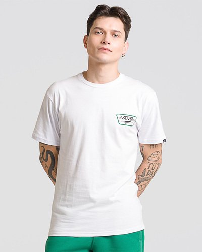 Fundada na Califórnia em 1966, a Vans está envolvida com a cultura de rua, artes, música e ligada ao skate e à evolução do esporte, sem perder a essência. Dos clássicos aos modernos, a Vans possui uma enorme variedade de modelos de tênis, roupas e acessórios, sempre mantendo o estilo "Off The Wall". A Camiseta Full Patch Back SS White Black Verdant Green possui estampas com o icônico patch do skate Vans, com inscrição "since 1966” aplicado na altura do peito, no lado esquerdo. Nas costas, traz a mesma estampa, em tamanho maior em silk à base d’água. Com gola canelada, apresenta etiqueta Vans aplicada na lateral da peça. Conforto, estilo e atitude dentro e fora das pistas. Combine com todos os seus clássicos.