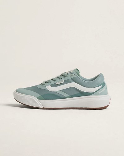 Sempre em Movimento. O novo UltraRange 2.0 traz conforto e versatilidade de alto nível. Originalmente projetado para atender às necessidades dos atletas de surfe da Vans, o UltraRange evoluiu para uma das franquias mais populares e versáteis da nossa linha, oferecendo conforto sem sacrificar o estilo. E agora, a próxima geração chegou com o Tênis Ultrarange Rw 2.0 Mte Gray Olive. Um design totalmente novo para quem está sempre em movimento, com um solado atualizado, suporte aprimorado e ajuste mais amplo.