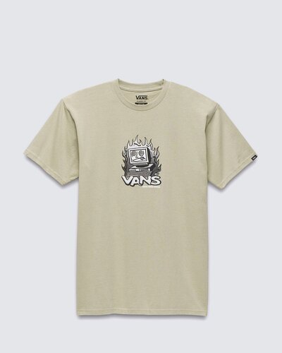 Tradição e originalidade estão presentes na cultura Vans. A Camiseta Digital Repair Ss Nostalgic Digital Elm é um clássico Vans. Na cor verde, de manga curta, ela é confeccionada em tecido 100% algodão. Traz estampa descontraída de um computador em chamas, com assinatura Vans colorida, centralizada na altura do peito, em silk à base d’água. Com gola redonda, traz etiqueta tecida Vans aplicada na manga. Autenticidade Vans para todos os momentos.
