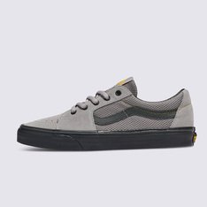 Uma versão derivada de nosso lendário tênis de cano alto, o Sk8-Low oferece uma estética familiar da Sidestripe enquanto oferece uma forma alternativa de usar esta silhueta lendária. Com cabedais clássicos de camurça e têxteis finalizados com TecTuff, este sapato de cano baixo é um estilo fácil de usar, com detalhes de herança que permanecem fiéis ao original.