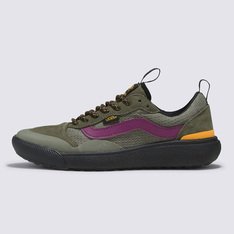 Máximo conforto e aliado de todas as rotinas. Esteja sempre pronto para o inesperado com o Tênis UltraRange Exo Se Olive Multi. Com um solado co-moldado construído em padrão tratorado em waffle - exclusividade Vans - ele maximiza a cobertura, aderência e durabilidade da borracha. A nova entressola UltraCush™ Lite traz conforto e leveza para o calce. O modelo de cano baixo possui cabedal com inspiração na silhueta do icônico Old Skool - em camurça, tecido e sintético em tons de cinza, roxo e amarelo - totalmente respirável, com biqueira e antepé de borracha renovado, deixando o calce no ajuste ideal. O Exo Skeleton fornece apoio integrado nos dedos e na parede lateral medial, com uma trava de calcanhar para um ajuste seguro. No calcanhar e lingueta, traz puxadores, facilitando o calce. O logo “Vans Off The Wall” é aplicado na heeltab do calcanhar. Já a original Flag vem na lateral do tênis, enquanto a assinatura “Vans Ultrarange” é aplicada na lingueta. Conforto e estilo dentro e fora das pistas.