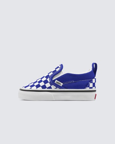 Com a lendária silhueta sem cadarços, o Tênis Slip-On Surf The Web Infantil traz a inspiração do clássico Slip-On Vans, com os pequenos em mente. Ao adicionar elásticos laterais e puxadores no calcanhar a este estilo icônico sem cadarços, o modelo proporciona melhor ajuste para os pés dos pequenos, tornando o calce ainda mais simples. Com cabedal discreto em lona azul com estampa em checkerboard exclusiva, o tênis também apresenta colarinhos acolchoados de suporte, detalhes elásticos nas laterais e sola de borracha waffle exclusiva Vans. Com aplicação de etiqueta Vans na lateral, traz a heeltab do skate tradicional, com assinatura Vans em “Drop V” e inscrição “Off The Wall” - aplicada no calcanhar. Para os pequenos curtirem todas as aventuras sem se preocupar com mais nada.