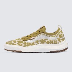 Para a temporada, a equipe da Vans repensou, re-projetou e reconstruiu cada parte da estética e tecnologias do UltraRange para torná-lo mais sustentável. A renovação do Tênis Ultrarange Vr3 Groovy Floral Brown apresenta entressola EcoCush™ moldada com espuma 50% Bio-Based, construção leve, sola de borracha EcoRubber™ de fontes renováveis e cabedal respirável em knit com estampa floral, projetado com 50% algodão orgânico, 34% rPET, 14% Nylon reciclado e 2% Spandex, para reduzir o desperdício na produção em comparação com o cabedal tradicional de corte e costura da Vans. O UltraRange VR3 é a manifestação de uma ideia: que não se trata de para onde vamos, mas de como chegamos lá. A equipe da Vans traçou metas ambiciosas de sustentabilidade. Grandes ou pequenos, todos os esforços se somam a mudanças positivas. Para poder estampar o logotipo VR3 Checkerboard Globe, pelo menos 30% do produto deve ser feito de materiais reciclados, renováveis e/ou regenerativos. Para saber mais sobre a Vans e sua jornada de materiais sustentáveis, acesse vans.com.br/sustentabilidade.