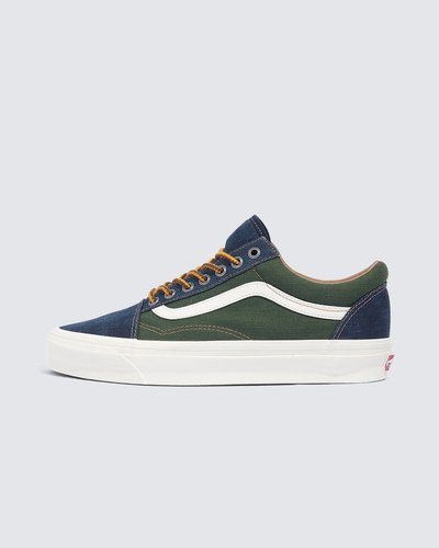 “You are Made for the Elements”. Estes são os seus Vans. Inspirado em atividades ao ar livre e baseado em aventura, o Tênis Old Skool Mte Salt Wash Navy Green oferece novos níveis de versatilidade para facilitar o dia a dia. O modelo apresenta uma proteção à prova d'água HydroGuard, um pacote de isolamento Primaloft de 100g, com cabedal em camurça e tecido premium e uma sola All-Trac para tração em todos os climas. Um tênis pronto para enfrentar o frio o dia todo, todos os dias.