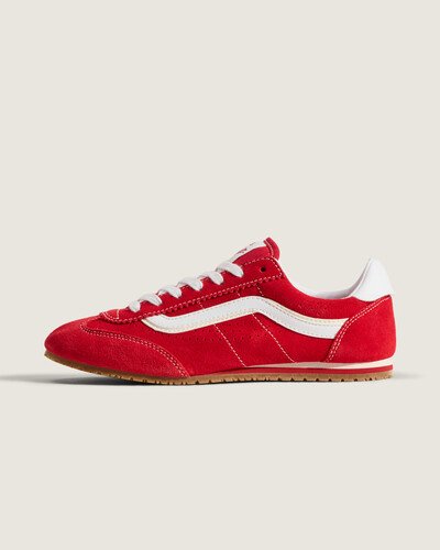 <p>Um clássico discreto com um toque moderno, o&nbsp;tênis Vans&nbsp;Super Lowpro reimagina a herança da marca com inspiração no icônico Serio Competition – Style 84. Projetado para oferecer conforto, ajuste e versatilidade, ele é ideal para&nbsp;homens e mulheres&nbsp;que buscam um estilo autêntico, equilibrando funcionalidade do dia a dia e detalhes marcantes.</p>
<p>Perfeito para uso o ano todo, o&nbsp;tênis Vans masculino e feminino&nbsp;Super Lowpro une história e inovação em um design versátil, garantindo um visual despojado para todos os estilos. Seja para&nbsp;eles ou elas, esse é o tênis que combina tradição e modernidade.</p>