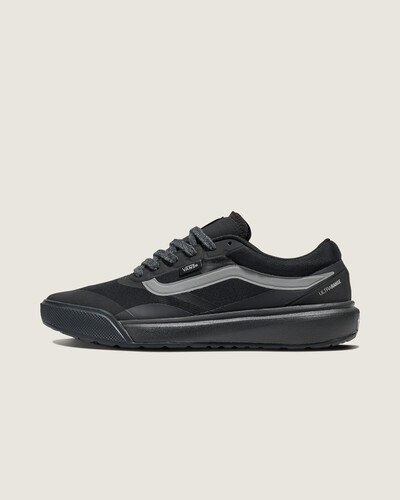 Aventura pronta. Em qualquer lugar, a qualquer hora

A vida raramente corre como planejado, mas o MTE UltraRange 2.0 RW mantém você em movimento em cada reviravolta. Sua parte superior respirável, reforçada com sobreposições Rapidweld sem costura, atinge o equilíbrio perfeito entre durabilidade e um ajuste leve e adaptável. As entressolas UltraCush Lite suavizam cada passo para combater a fadiga em dias longos, enquanto as solas waffle reversas proporcionam tração que aumenta a confiança em terrenos imprevisíveis. Construído para oferecer estabilidade e conforto quando a viagem o tira do rumo, este é o sapato que prospera onde outros vacilam.