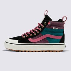 You are Made for the Elements. Estes são os seus Vans. Seja caminhando para o trabalho, saindo para encontrar os amigos ou caminhando para o seu local de surf preferido, uma vida inspirada em atividades nunca perde o movimento. O Sk8-Hi é um clássico de todos os tempos da Vans. O Tênis Sk8-Hi Mte Trekker Multi Color é construído para aventura e apresenta proteção à prova d'água HydroGuard®. O modelo possui um pacote de isolamento Primaloft® de 100g e uma sola MTE-2 All-Trac, um tênis confortável e estiloso para usar todos os dias, carregando o estilo clássico “Off The Wall” Vans na essência. O tênis é construído com com cabedal em couro e material sintético.