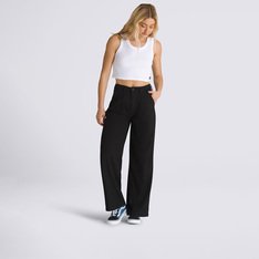 Ajuste, estilo e durabilidade. A Calça Alder Relaxed Pleated Upland Black é uma opção versátil de calça chino confeccionada em tecido macio e aprimorado com caimento mais solto e relaxado, com espaço amplo nas pernas. O modelo plissado com detalhe de pregas na parte frontal, traz os clássicos bolsos frontais chino e fecho frontal em zíper, proporcionando conforto durante todo o dia, dentro e fora das pistas.