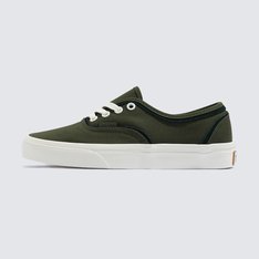 Nascido em Anaheim, Califórnia, em 1966, o Authentic é o estilo original que é tradição da Vans. Originalmente conhecido como Vans #44 Deck Shoes, o Authentic tornou-se um ícone popular imediato e incorporou a atitude “Off The Wall” desde então. Confeccionado com cano baixo simples e fechamento com cadarço, o Tênis Authentic Sliver Grape Leaf é um clássico que mantém a vibe tradicional em alta, com cabedal resistente de lona nas cores da estação, ilhós de metal e as solas de borracha em waffle exclusivas.