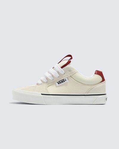 Reviva momentos de nostalgia com o Tênis Chukka Push Mesh Marshmallow. Com um design inspirado no skate dos anos 90, que abre seu próprio caminho voltado para o futuro. Um design robusto e detalhes exagerados exploram a alma de uma era icônica de calçados de skate e o estilo tradicional. O modelo apresenta um cabedal premium de camurça e lona, unindo tecnologia moderna de amortecimento para manter você sempre confortável, dentro e fora das pistas.