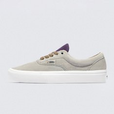 O tênis Vans Era foi o primeiro modelo projetado para skatistas e pensado por skatistas. Introduzido em 1976 e originalmente chamado Vans #95, o Vans Era tornou-se popular pelos lendários Z-Boys e continua sendo o tênis de escolha para skatistas, surfistas e pessoas criativas em todo o mundo.