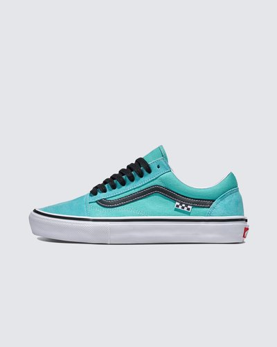 Ícone Sidestripe™. Ainda mais refinado para patinar

O sapato Skate Old Skool refina o original com atualizações de desempenho. Materiais reforçados e reforços estrategicamente colocados aumentam a durabilidade, enquanto a proteção contra impactos mantém você pronto para pousos pesados. A sola é ajustada com um composto de borracha mais pegajoso, proporcionando maior aderência e sensação na prancha. Mantendo-se fiel às suas raízes, o Skate Old Skool apresenta a icónica Sidestripe™ e a silhueta de cano baixo que o tornaram um pilar cultural durante décadas.
