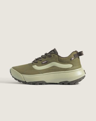Esteja sempre pronto. Onde quer que seu estilo de vida ativo o leve, o Tênis Mte Crosspath Brown White te acompanha durante o dia todo. Expandindo a inspiração na família UltraRange da Vans, o modelo oferece a combinação perfeita de estilo e funcionalidade - ideal para aventuras urbanas e ao ar livre. Extremamente versátil e repleto de conforto, o tênis de cano baixo é resistente à água, combina uma construção leve e sustentável, com amortecimento máximo e tração aprimorada para qualquer terreno, das trilhas às ruas.