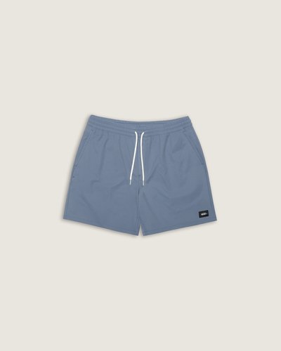 A Bermuda Relaxed Sport Glacial Slate apresenta acabamento sarja e corte relaxado que privilegia leveza e mobilidade. Confeccionada em poliéster, oferece toque macio e respirabilidade, com cós elástico e cordão para ajuste seguro. Bolsos frontais e traseiros adicionam funcionalidade mantendo o visual clean. Caimento descontraído, construção pensada para conforto e liberdade de movimento, acabamento que valoriza linhas simples e expressão urbana.