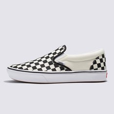 Quando os clássicos se unem ao conforto

A Vans renovou a silhueta icônica do Classic Slip-On introduzindo a tecnologia ComfyCush: uma sola mais macia e acolchoada que oferece ao ComfyCush Slip-On um ajuste sem igual que faz com que pareça que estamos andando nas nuvens.

Apresentando uma construção co-moldada de espuma e borracha para a combinação perfeita de conforto e aderência, com o Checkerboard ComfyCush Slip-On é possível se sentir confortável o tempo todo, mantendo a estética icônica do nosso calçado slip-on original. Esse visual atemporal também é equipado com solas de borracha que proporcionam durabilidade e tração, interiores simplificados de peça única com maior suporte no arco e forro com material que absorvente a umidade em todo o interior do calçado. 

Junto com o cabedal de lona de 170g com estampa em checkerboard que se concentra na estabilização da lingueta, o Checkerboard ComfyCush Slip-On confere um toque retrô aos estilos esportivos da Vans do início dos anos 1990 e oferece uma experiência em que o conforto é vital.

• Construído  com uma peça única para oferecer um ajuste confortável
• Espuma ComfyCush da Vans que oferece mais conforto
• Maior suporte no arco
• Solas de borracha que oferecem maior durabilidade e tração
• Cabedais de lona de 170g com foco na estabilização da lingueta
• Icônica estampa em checkerboard da Vans
• Forro com materiais que absorvem a umidade