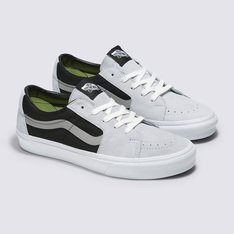 O 2-Tone Sk8-Low, uma versão do lendário tênis de cano alto da Vans, é produzido com uma variedade de cores em dois tons para fornecer uma estética SK8-Hi® familiar em um tênis de cano baixo. Com cabedal durável de lona e camurça, assim como sua contraparte mais alta, este estilo com cadarço também inclui biqueiras reforçadas, colarinhos acolchoados de suporte e sola de borracha waffle exclusiva.

• A lendária estética SK8-Hi® da Vans em um tênis de cano baixo 
• Cabedal durável de camurça e lona
• Fechamento com cadarço
• Biqueiras reforçadas
• Clarinhos de suporte acolchoados
• Sola de borracha waffle exclusiva.Aproveite a Black Friday Vans e adquira já seu novo produto Off The Wall