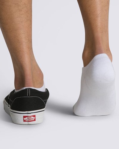 Combine os seus tênis Vans com o pack de meias que carrega o Lifestyle Vans por onde for. Pack com três pares que traz estilo para todos os seus clássicos Vans. A Meia Classic Kick 41/45 White agrega estilo para todas as ocasiões. O pack possui três pares de meias soquetes em tecido estilo sapatilhas clássicas brancas. Traz assinatura Vans em “Drop V” estampada no peito de pé. Os modelos vestem da numeração 41 ao 45.