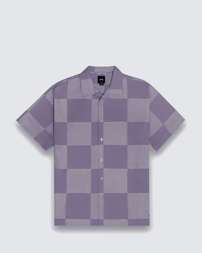 Arrase por onde for com a icônica Camisa Kessler Checkerboard Ss Woven Purple Haze. Uma camisa de algodão com fecho por botões e manga curta. O modelo possui acabamento em xadrez dobby tonal, em padrão geométrico. Traz aplicação de etiqueta Vans® bordada na bainha.