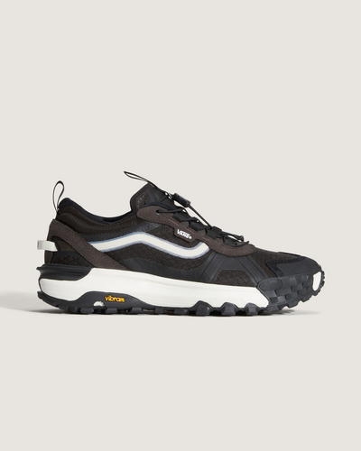Vá de “Off The Wall” para “Off The Grid” com o Tênis Mte Crosspath Xc Washed Black. Projetado para a exploração diária e pronto para qualquer terreno, o modelo possui um solado Vibram que proporciona aderência e estabilidade incomparáveis. Além disso, o cabedal repelente à água protege você de condições úmidas, com uma entressola UltraCush que proporciona amortecimento macio e conforto o dia todo.
