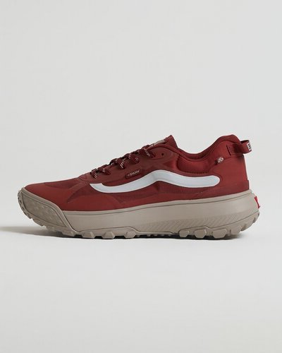 Esteja sempre pronto. Onde quer que seu estilo de vida ativo o leve, o Tênis Mte Crosspath Festivais Reflective Coffee Brick Red te acompanha durante o dia todo. Expandindo a inspiração na família UltraRange da Vans, o modelo oferece a combinação perfeita de estilo e funcionalidade - ideal para aventuras urbanas e ao ar livre. Extremamente versátil e repleto de conforto, o tênis de cano baixo é resistente à água, combina uma construção leve e sustentável, com amortecimento máximo e tração aprimorada para qualquer terreno, das trilhas às ruas.