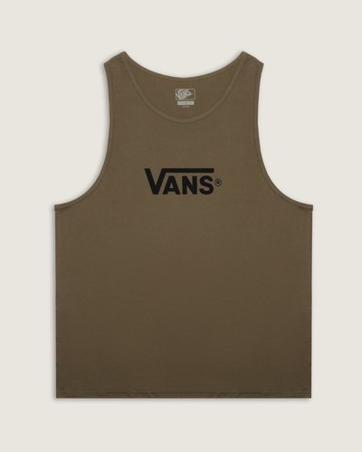 Regata Vans Classic Vintage Cocoa traz a atitude da marca em um design clean e funcional, confeccionada em algodão com malha knit que oferece toque macio e respirabilidade. Corte reto e decote redondo garantem mobilidade e caimento confortável. O logo VANS no peito cria um ponto focal icônico, enquanto a construção leve favorece flexibilidade e sensação de conforto em uso diário. Um modelo essencial do streetwear