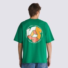 Camiseta Vans é um clássico que se renova a cada temporada sem perder a essência. Com detalhes modernos, a Camiseta Cycle V SS Verdant Green é a peça ideal para usar todos os dias. Confeccionada em algodão, o modelo mais largo de manga curta possui um corte clássico e tradicional. Na cor verde, com gola redonda feita de algodão respirável, traz estampas frontal e nas costas com design em 3D, usando tinta de alta densidade. Confortável o bastante para curtir momentos de lazer. Combine com todos os seus clássicos.