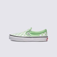 Um ícone do skate e da cultura desde 1979

O tênis Slip-On Checkerboard, originalmente Style 98, evoluiu de um sapato de barco da Vans para um clássico do skate. Com gola acolchoada, sola waffle aderente e parte superior sem cadarços, ele incorpora estilo e função sem esforço. Este design atemporal continua sendo um símbolo do espírito Off The Wall da Vans e das raízes do sul da Califórnia. Agora parte da Coleção Color Theory, foi reinventado em tons vibrantes para uma abordagem nova e criativa.